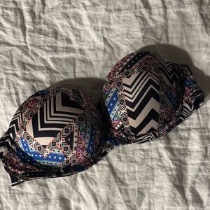 Victoria's Secret Black and Blue Geometric Bra